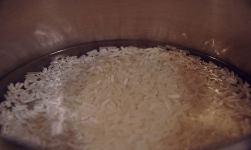 making-rice-for-curry